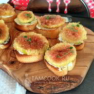 Рецепт Тостов со сливочным сыром и свежим инжиром