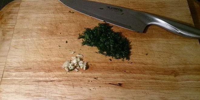 Рецепт закусочных тостов с сельдью и печеной свеклой