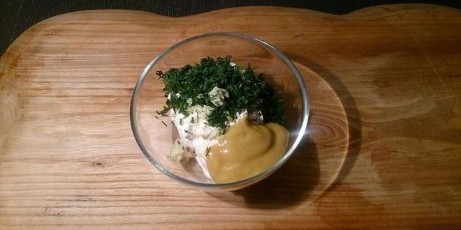 Рецепт закусочных тостов с сельдью и печеной свеклой