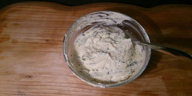 Рецепт закусочных тостов с сельдью и печеной свеклой