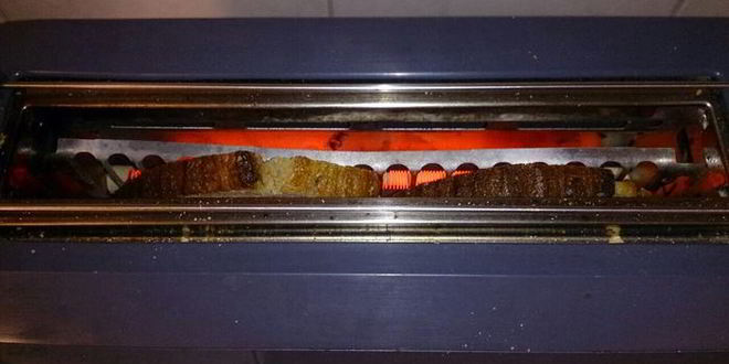 Рецепт закусочных тостов с сельдью и печеной свеклой