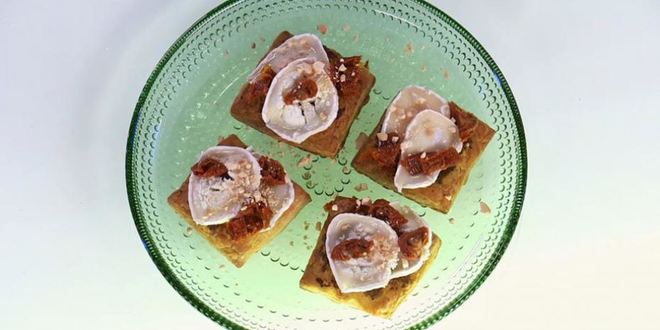 Рецепт запеченных тостов с козьим сыром