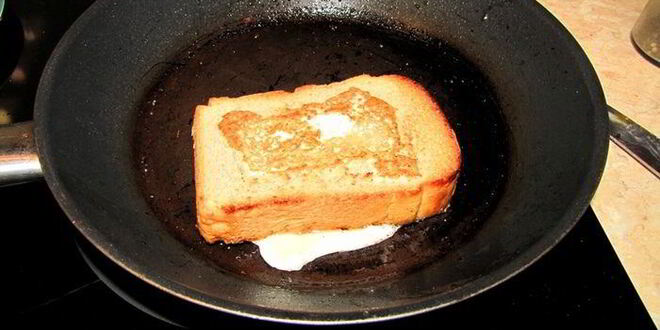 Рецепт глазуньи в хлебе