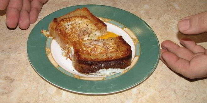 Рецепт глазуньи в хлебе