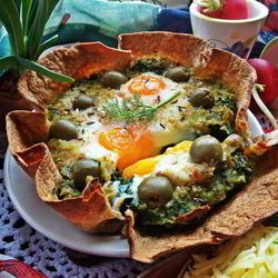 Рецепт Глазуньи, запеченной в шпинате