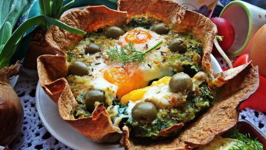 Рецепт глазуньи, запеченной в шпинате