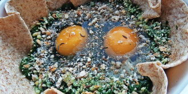 Рецепт глазуньи, запеченной в шпинате