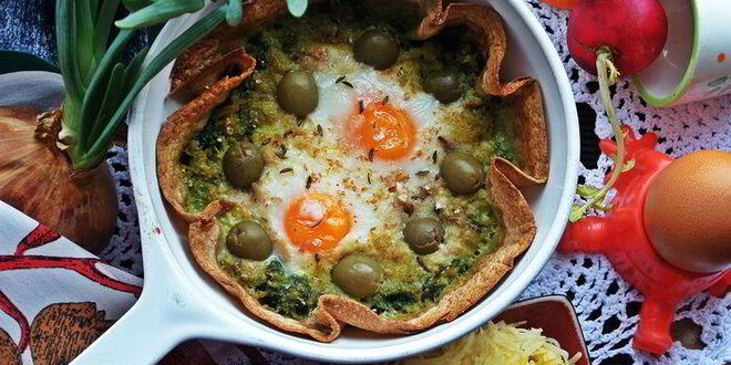 Рецепт глазуньи, запеченной в шпинате