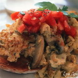 Рецепт Яичницы-болтуньи из страусового яйца