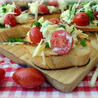 Рецепт Яичницы-болтуньи с сыром джюгас на хрустящих тостах