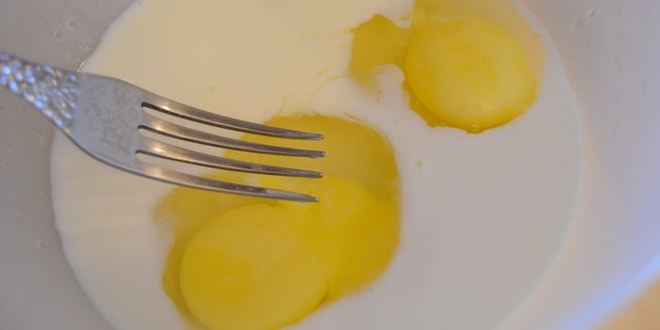 Рецепт яичницы-болтуньи с сыром джюгас на хрустящих тостах