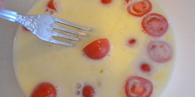 Рецепт яичницы-болтуньи с сыром джюгас на хрустящих тостах