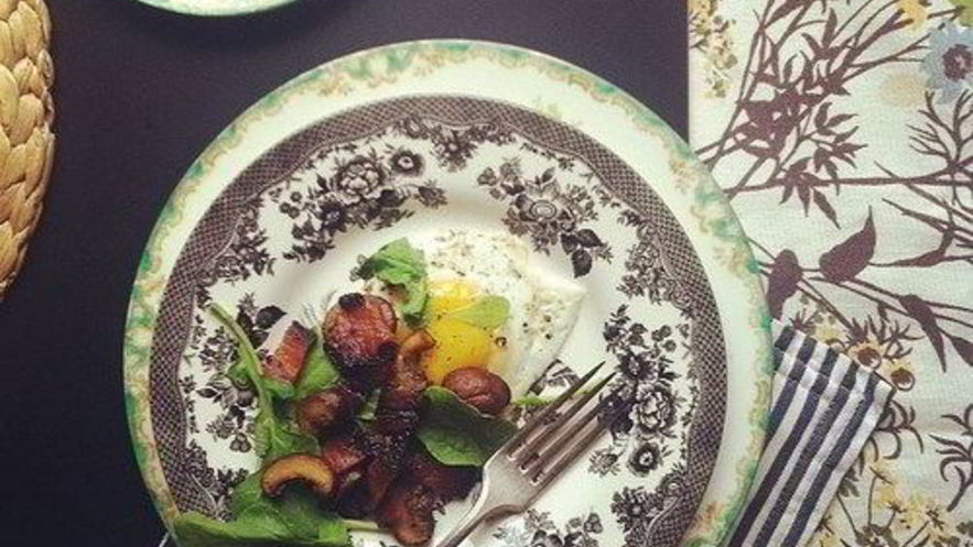 Рецепт яичницы с грибами и беконом