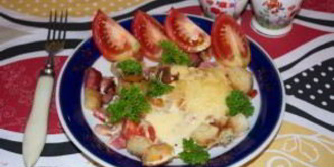 Рецепт яичницы с колбасой и хлебом