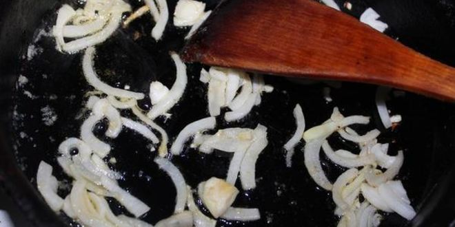 Рецепт яичницы с луком