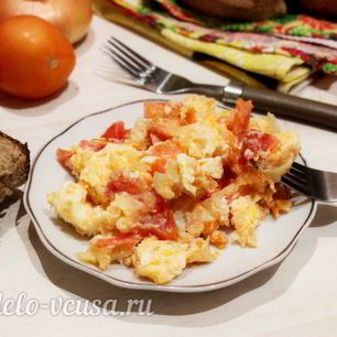 Рецепт Яичницы с помидорами и луком