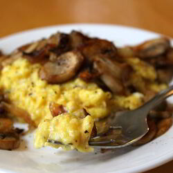 Рецепт Яичницы с шампиньонами