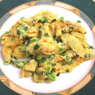 Рецепт Яичницы с зеленым луком на завтрак в субботу