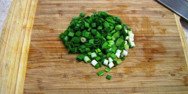 Рецепт яичницы с зеленым луком на завтрак в субботу