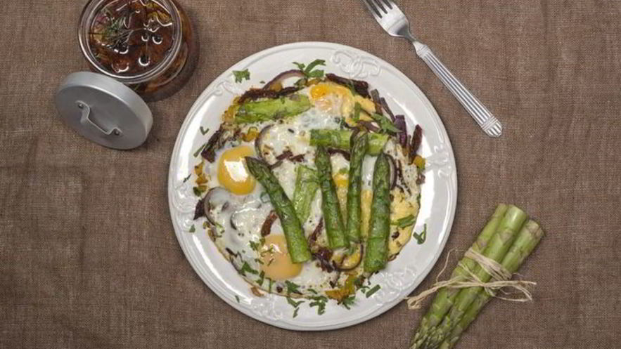 Рецепт яичницы со спаржей