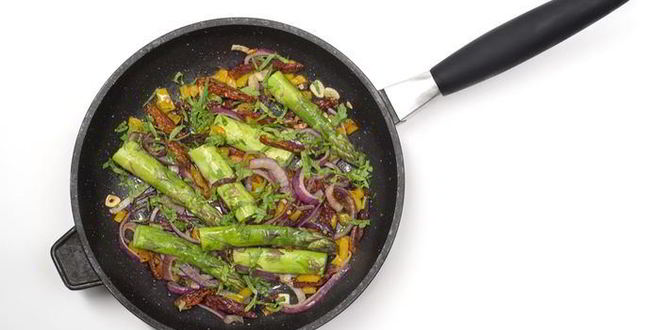 Рецепт яичницы со спаржей