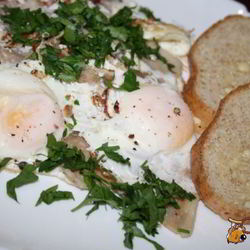 Рецепт Яичницы со свиной грудинкой