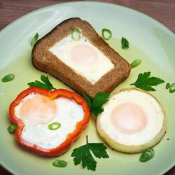 Рецепт Яичницы в хлебе, перце и луке