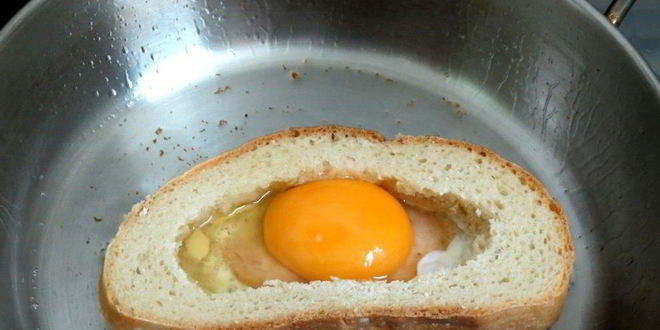 Рецепт яичницы в хлебе