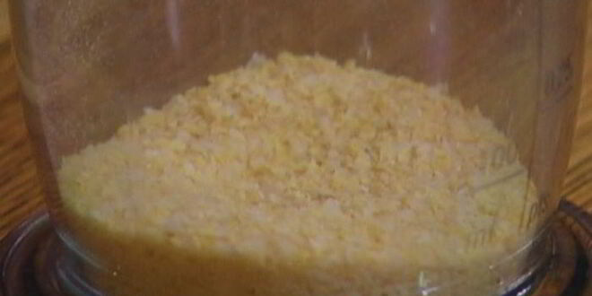 Рецепт яиц, запеченных в картофельной корзинке