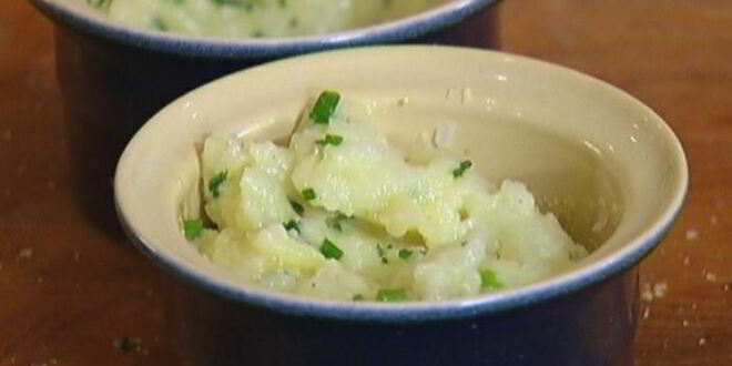 Рецепт яиц, запеченных в картофельной корзинке