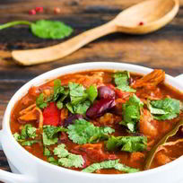 Закуска из фасоли с чечевицей и кинзой