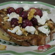 Рецепт Закуски с козьим сыром, виноградом и грецкими орехами