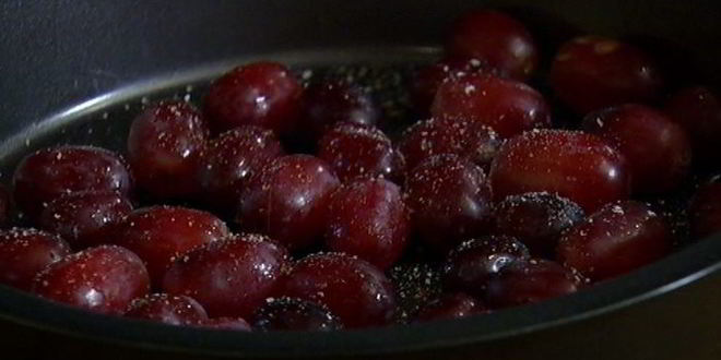 Рецепт закуски с козьим сыром, виноградом и грецкими орехами