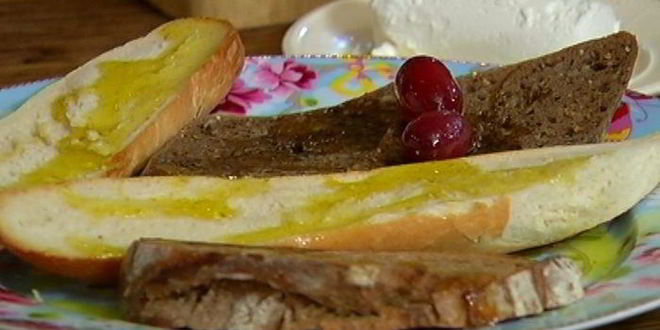 Рецепт закуски с козьим сыром, виноградом и грецкими орехами