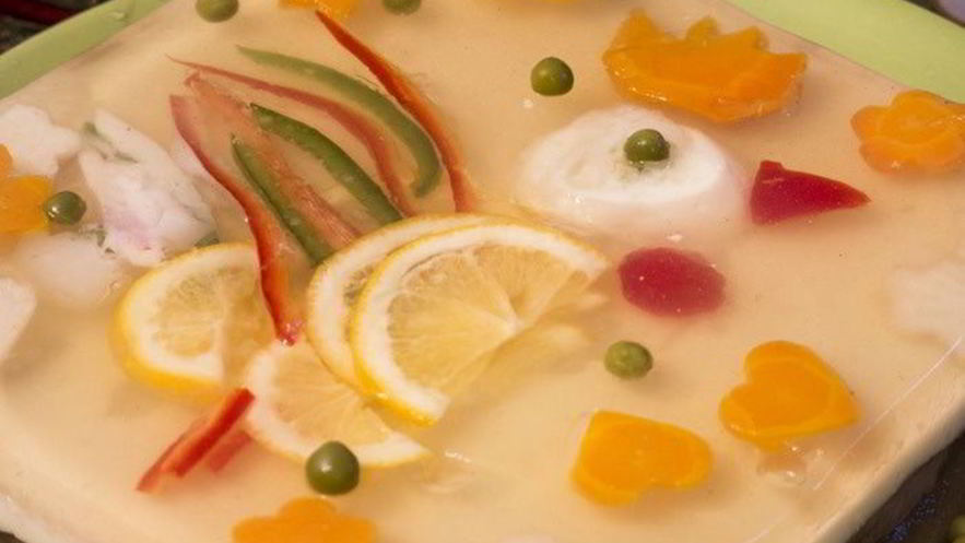 Рецепт слоеного заливного из языка петушок