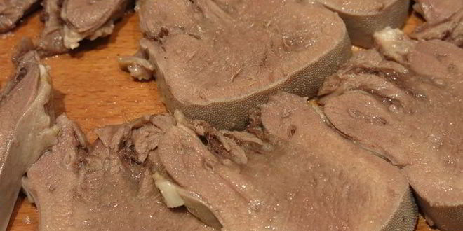 Рецепт слоеного заливного из языка петушок