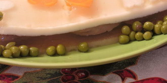 Рецепт слоеного заливного из языка петушок