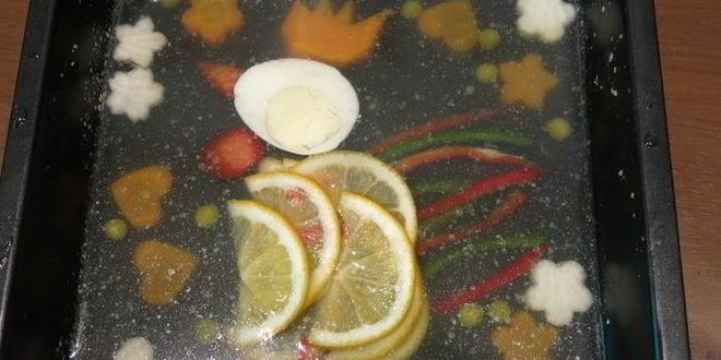 Рецепт слоеного заливного из языка петушок