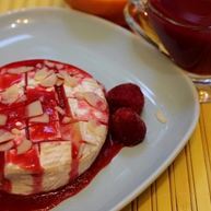 Рецепт Запеченного сыра камамбер с малиновым соусом