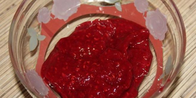 Рецепт запеченного сыра камамбер с малиновым соусом