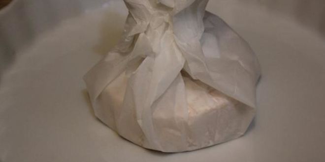 Рецепт запеченного сыра камамбер с малиновым соусом