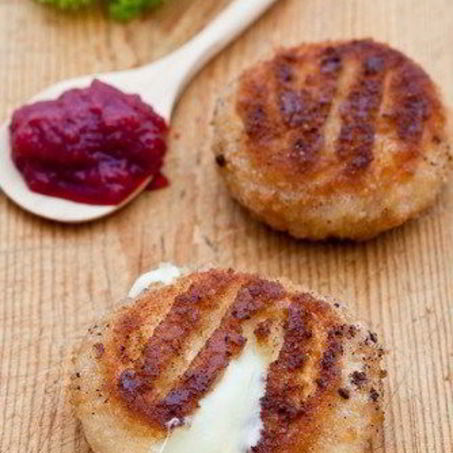 Рецепт Жареного камамбера с клюквенным соусом