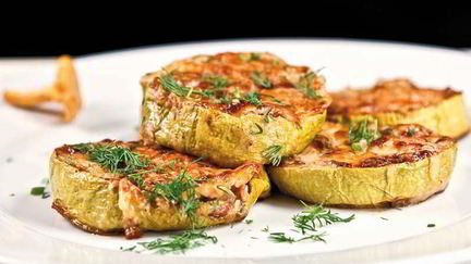 Рецепт Грибного жульена в кабачковых кокотницах